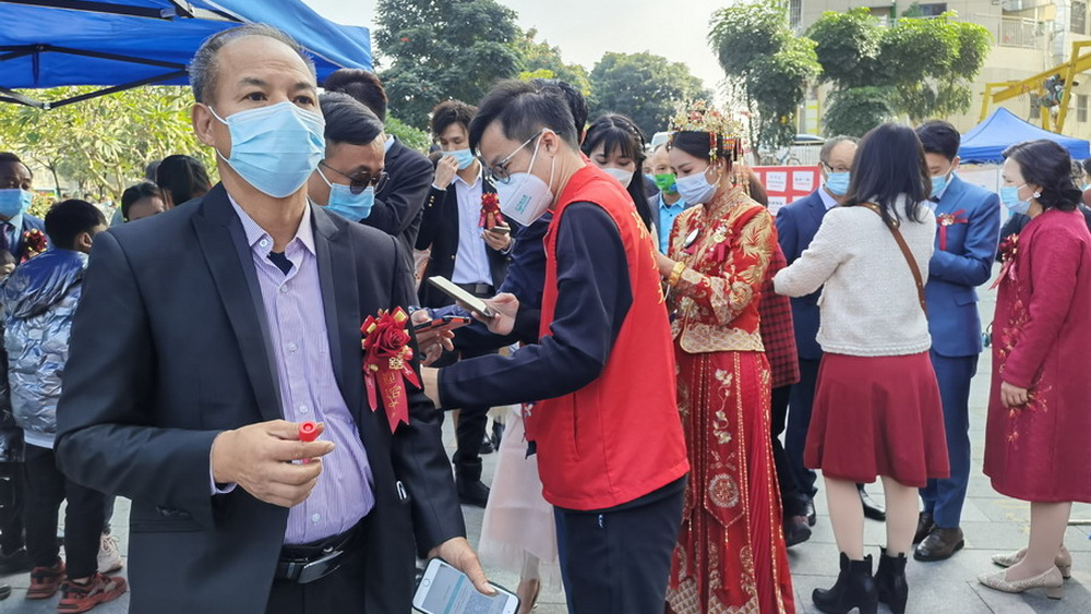 “插隊(duì)”新娘收獲全城祝福，憑啥？就憑這兩個(gè)字